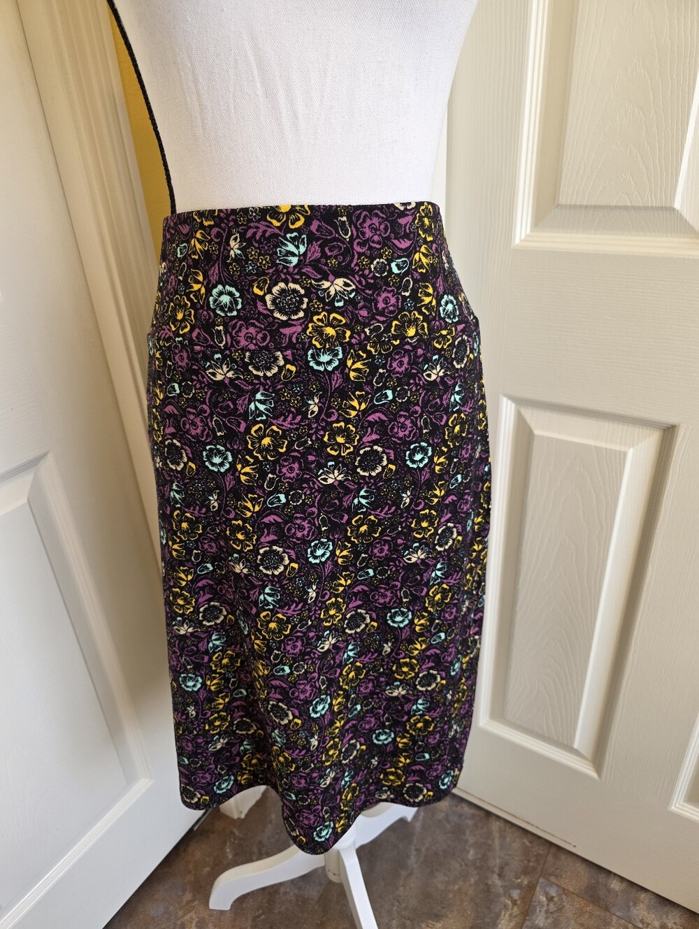 LULAROE MULTICOLORED FLORAL SKIRT, SIZE 3XL, NEW